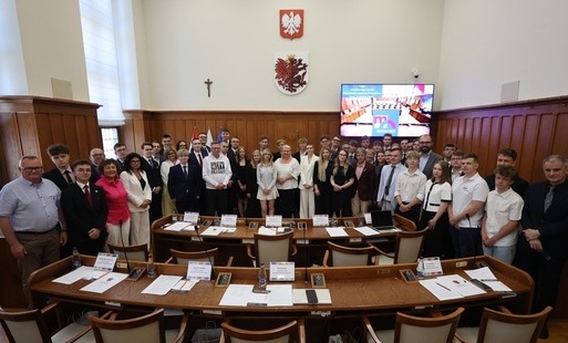 Zdjęcie do Ruszyła nowa kadencja w Młodzieżowym Sejmiku Wojew&oacute;dztwa Kujawsko- Pomorskiego